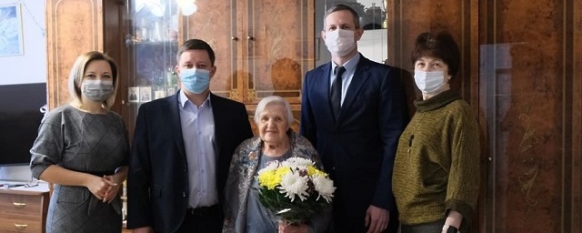 Алексей Воробьев поздравил труженицу тыла Тамару Смирнову с 90-летием