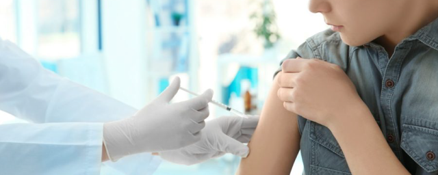 В Московской области начали делать прививки от ковида подросткам