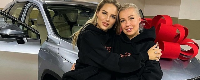 Певица Ханна подарила маме Lexus более чем за 5 млн рублей — Видео