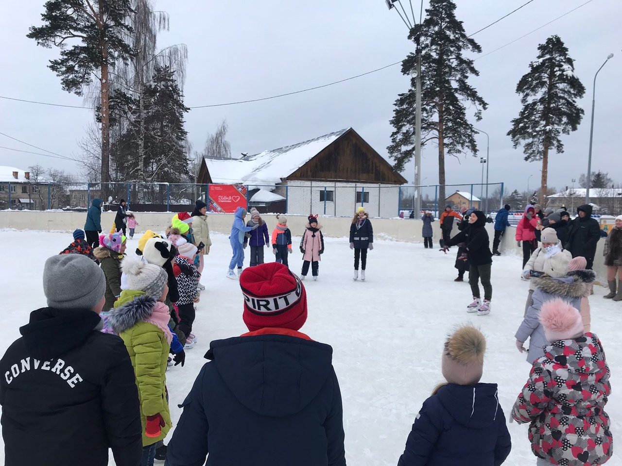 В городском парке Электрогорска прошла костюмированная дискотека на льду