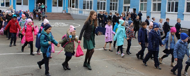 В Керчи из-за сообщений о минировании снова эвакуируют школы и садики