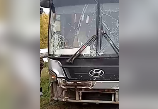 Три автобуса с мобилизованными из Кирова попали в ДТП в Саратовской области