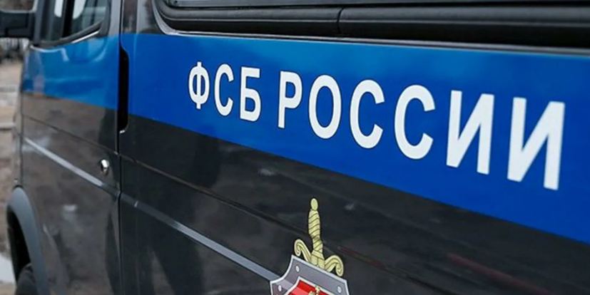 ФСБ задержала в Екатеринбурге мужчину, облившего краской машины с символикой Z и V