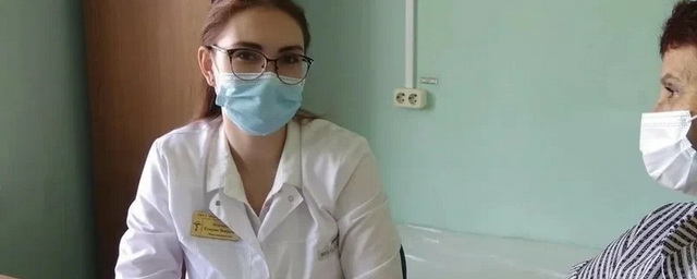 Псковские власти назначили выплату в 500 тысяч рублей медикам, уезжающим работать в сельскую местность
