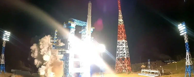С космодрома Восточный стартовала ракета-носитель «Союз-2.1б» с четырьмя спутниками