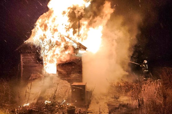 В Омской области на выходных горели сразу несколько садовых участков