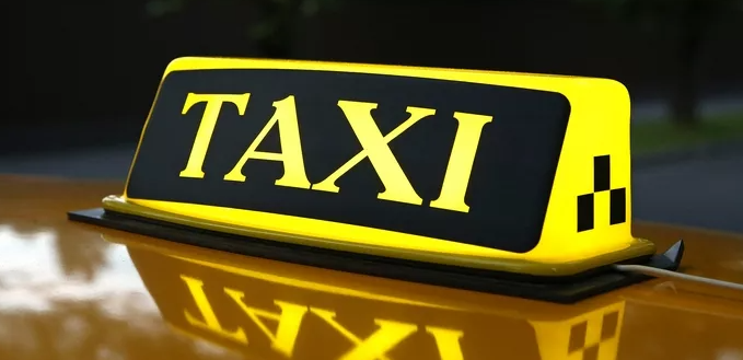 В Мурманске пассажир такси ограбил водителя