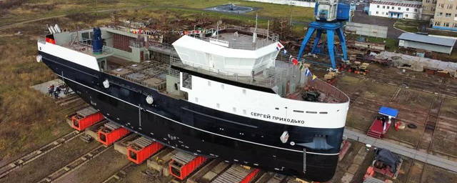 В Рыбинске спущено на воду новое краболовное судно «Сергей Приходько»