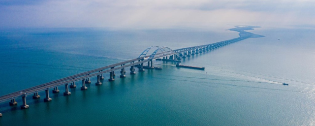 Минтранс предупредил о возможных пробках на Крымском мосту 29 октября