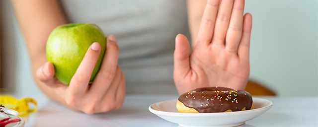Диетолог Гинзбург считает, что полный отказ от сладостей может продлить жизнь на 10-15 лет