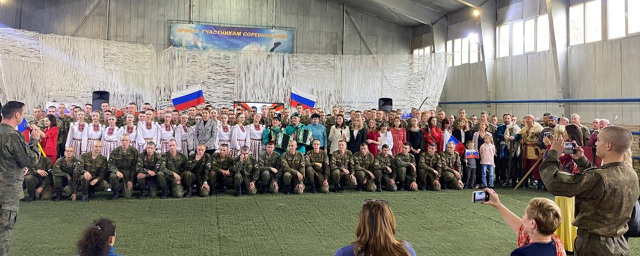 В Красногорске для военнослужащих провели концерт ко Дню Московской области