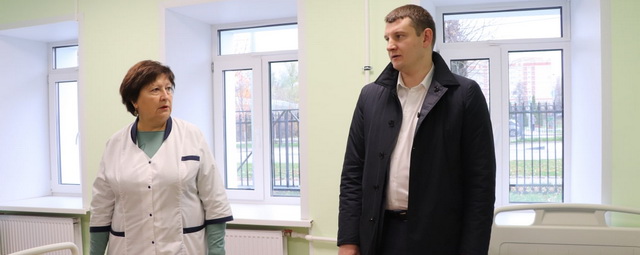 Денис Семенов проверил ход ремонта в учреждениях здравоохранения Павловского Посада