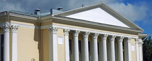 Фасад Кировского драмтеатра отремонтируют за 30 млн рублей