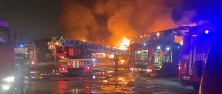 На юге Москвы сгорел автосервис площадью 900 кв. м