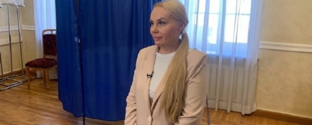 Скандального депутата горсовета Омска Анну Степаненко оштрафовали за мелкое хулиганство