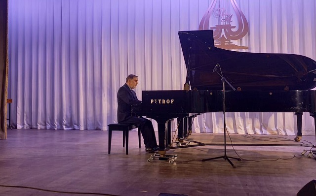 В Павловском Посаде состоялся сольный концерт Александра Николаева