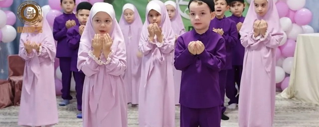 Рамзан Кадыров опубликовал видео с молитвой чеченских детей за российских солдат