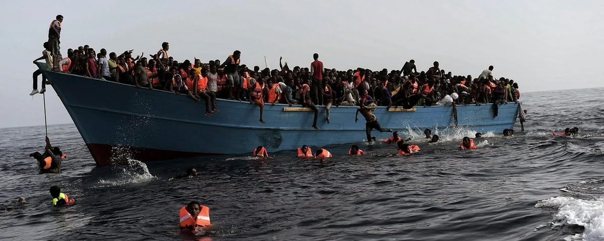 Более 140 мигрантов, пытавшихся переплыть Ла-Манш, спасли морские службы Франции