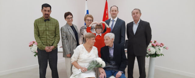 В Красногорске поздравили Николая и Нину Дышель с 50-летием свадьбы
