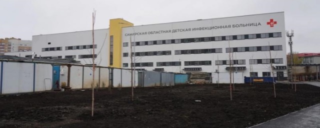 Ход строительства нового корпуса Самарской областной детской инфекционной больницы оценил глава Минздрава РФ