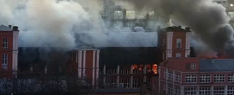 В Подольске пожар на бывшем заводе «Зингер» охватил 2,5 тысячи квадратных метров