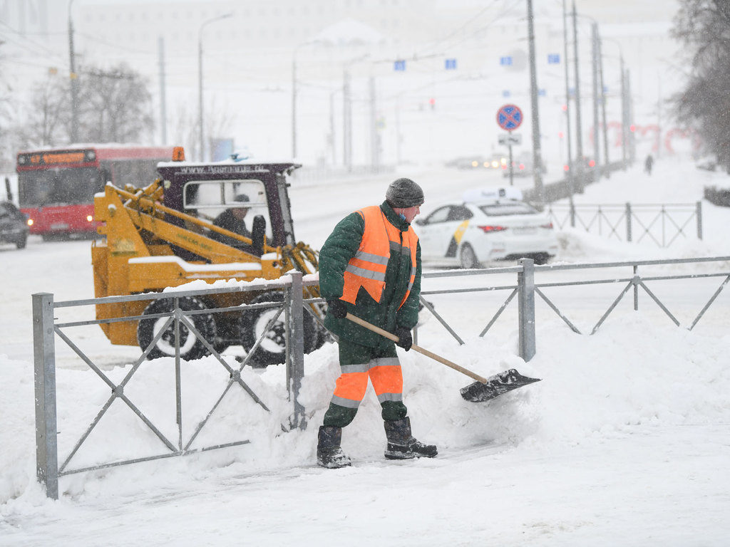 В Йошкар-Оле задействуют более 50 единиц спецтехники для борьбы со снегом