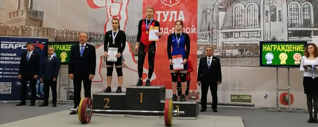 Клинчанка Арина Пашун завоевала бронзовую награду на соревнованиях по тяжелой атлетике в Туле