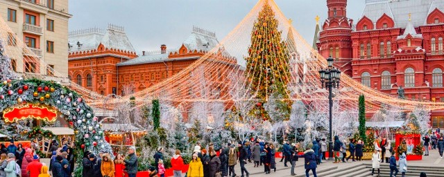 Собянин: в Москве на новогодних праздниках откажутся от фейерверков и уличных концертов