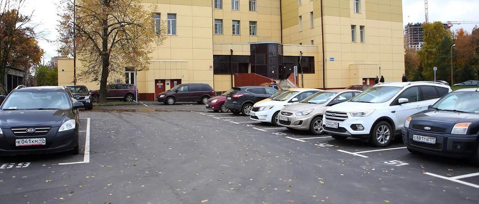 В Иркутске возле шести больниц, школ и домов культуры появились новые парковки