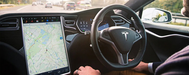 Reuters: из-за смертельной аварии автопилот Tesla будет под пристальным вниманием