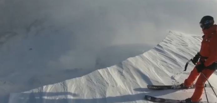 В Хакасии на горнолыжном курорте лавина сошла вместе с лыжником