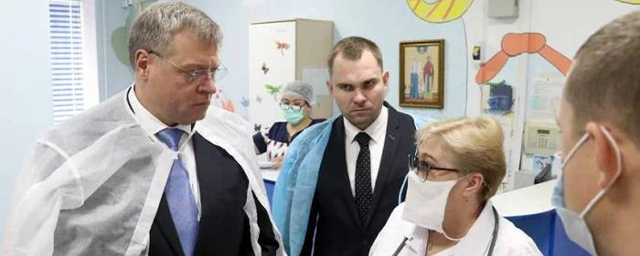 Астраханский губернатор Бабушкин проверил два детских медучреждения