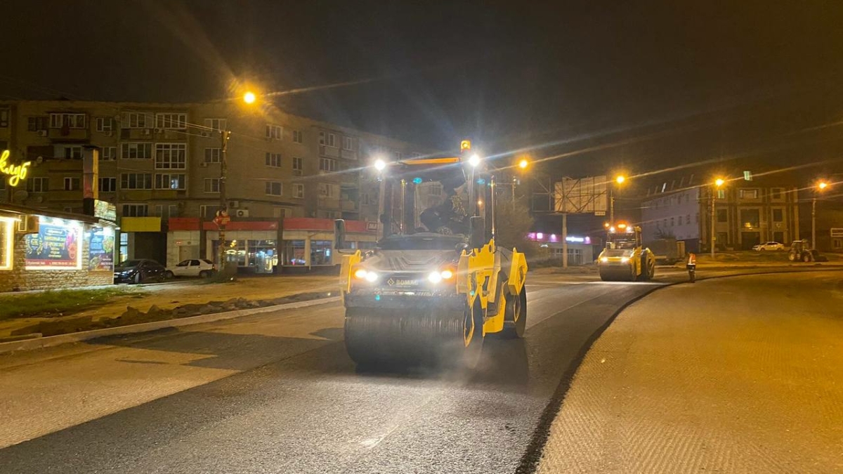 Мэрия Астрахани обещает завершить ремонт улицы Софьи Перовской в следующем году
