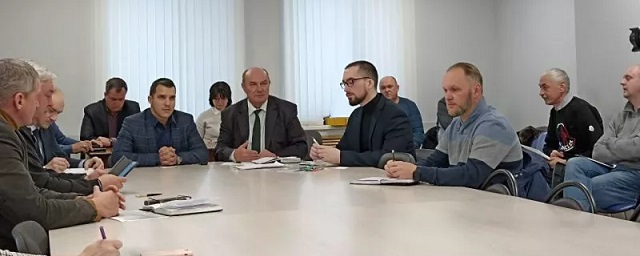 Псковские «управляйки» предложили привлекать ГИБДД к помощи в уборке снега
