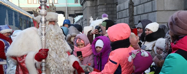 В Новосибирске проездом был Дед Мороз из Великого Устюга