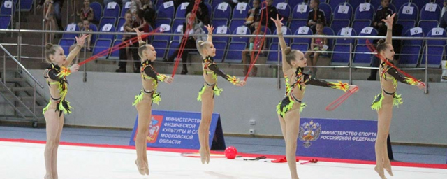 В спорткомплексе «Борисоглебский» в Раменском проходят соревнования по художественной гимнастике