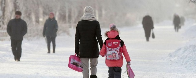 Сильные морозы заставили отменить занятия в школах Челябинска