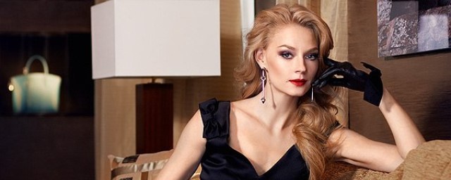 Актриса Светлана Ходченкова продемонстрировала растяжку на пилоне