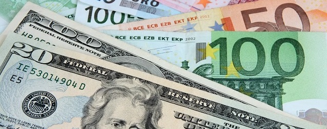 Глава денежного рынка Мосбиржи Титов: доля доллара и евро в торгах составляет 1%