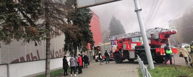 В Пензе эвакуировали из торгового центра 180 человек после начала пожара