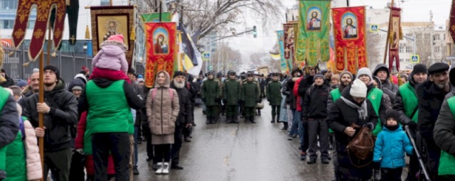 Тысячи жителей города вышли на крестный ход в Екатеринбурге