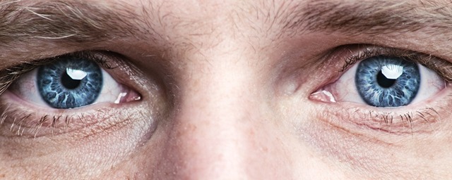 Пациента с проникающим ранением роговицы глаза спасли тюменские офтальмологи