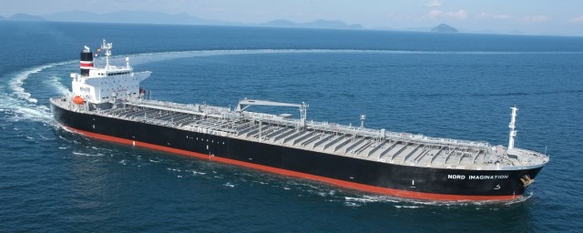 В Турции сообщили, что единственный российский танкер войдет в пролив Босфор 12 декабря