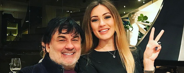 Александр Серов скрылся от журналистов с криками о помощи после вопроса о дочери