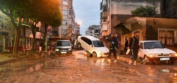 В курортной Анталье произошло самое крупное за 50 лет наводнение
