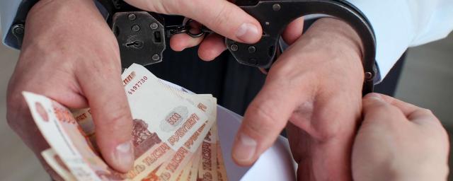 В Ноябрьске замначальника отдела дорожного хозяйства задержали за взятку в 500 тысяч рублей
