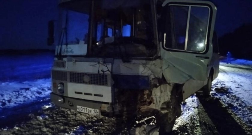 В Марий Эл в аварии с автобусом ПАЗ погиб водитель Lada Largus
