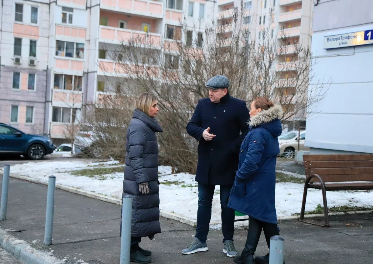 Первый замглавы г.о. Красногорск Барило проверила качество содержания дома №1 на улице Вилора Трифонова