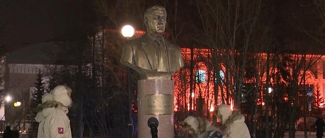 В столице ЯНАО установили памятник Сергею Корепанову