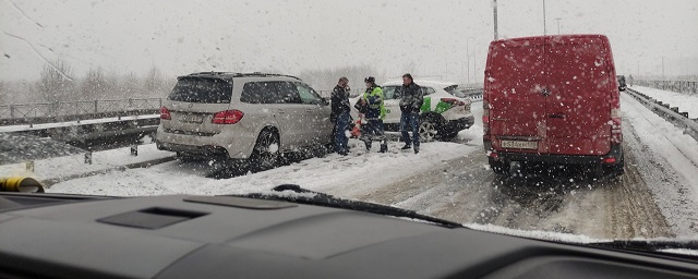 В Петербурге сохраняется высокий показатель аварийности на нечищеных от снега дорогах